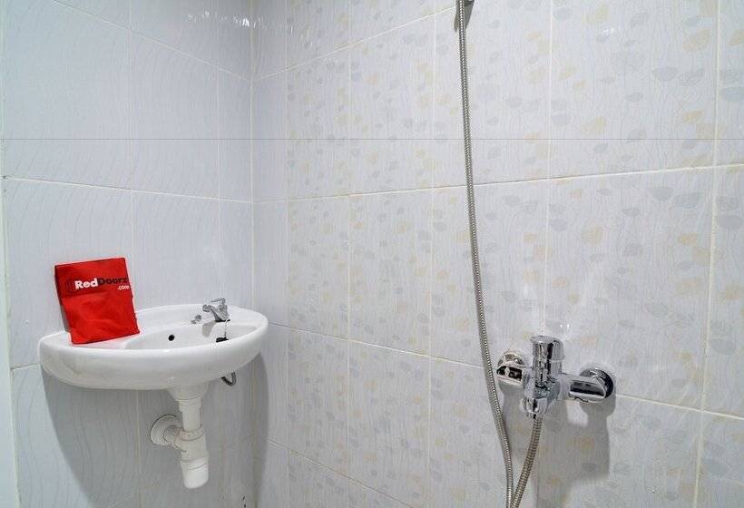 Номер Стандарт, Reddoorz Near Museum Keraton Surakarta