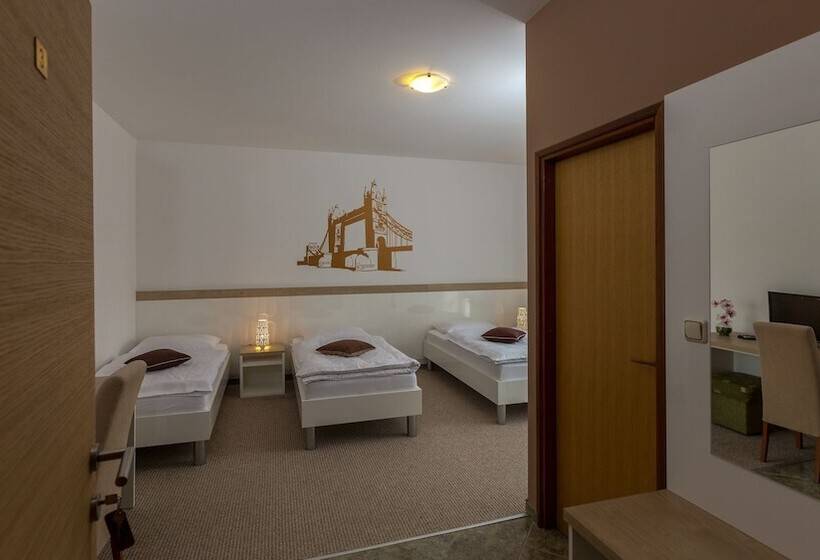 标准三人间, Rooms Pleška Zagreb Airport