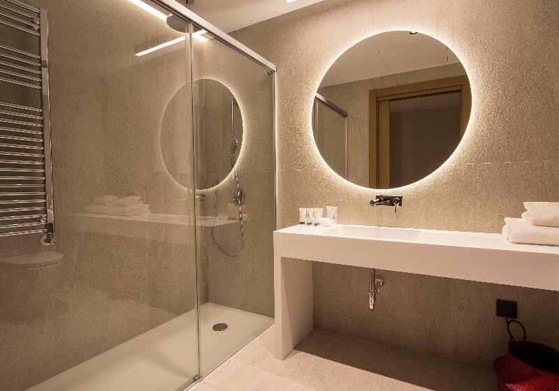 Номер Deluxe, Novotel Karawang