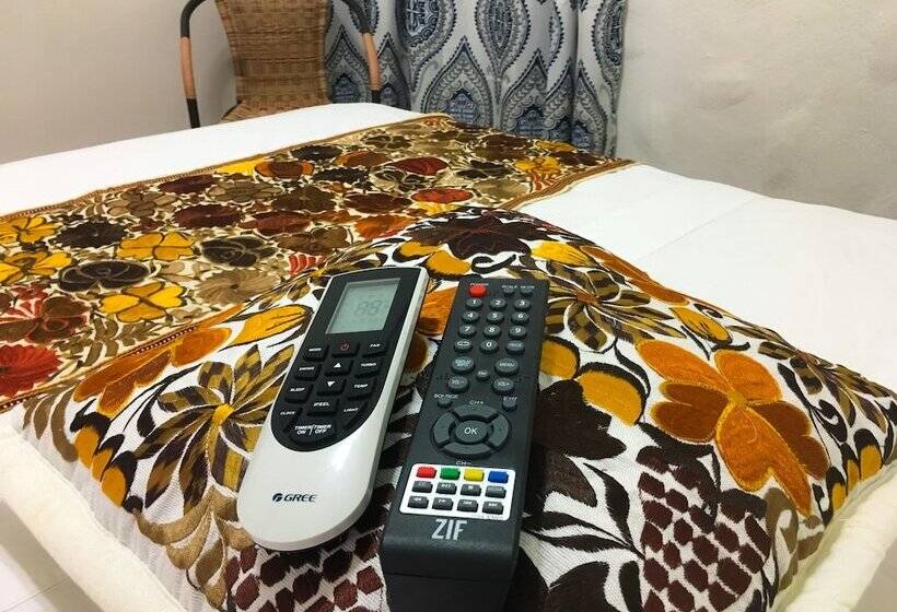 Номер Стандарт, Hostal Zaragoza
