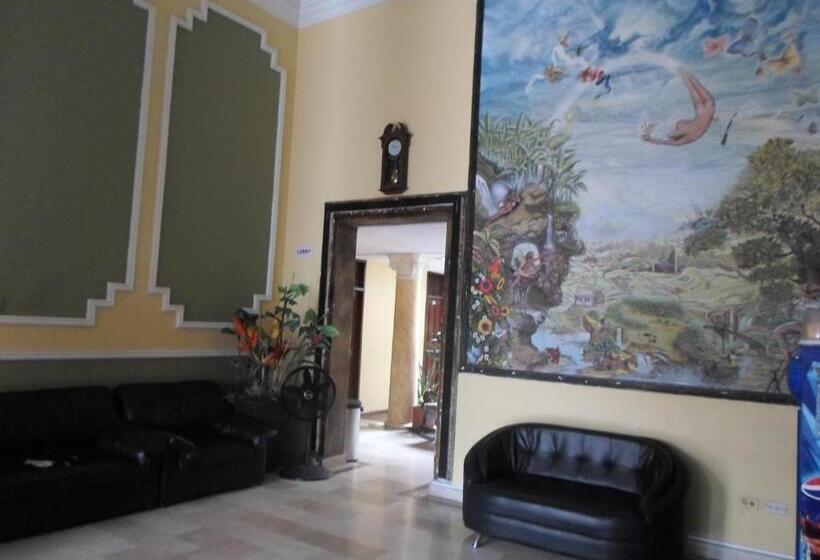 اتاق استاندارد سه نفره, Colonial Inn
