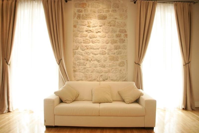 استودیوی لوکس, Blasius Residence