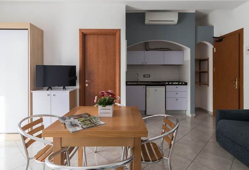 استودیو استاندارد با چشم‌انداز دریا, Residence Il Poggio