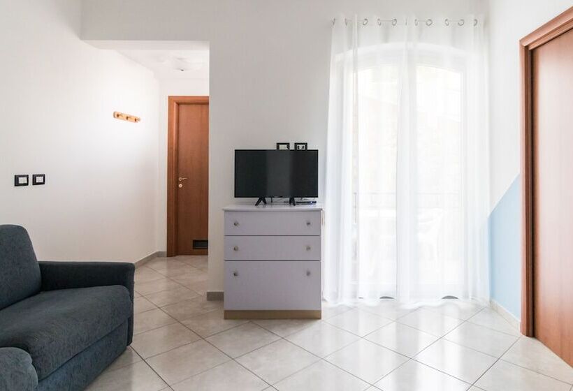 آپارتمان 1 خوابه با چشم‌انداز دریا, Residence Il Poggio