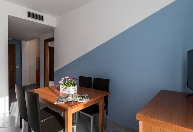 آپارتمان 1 خوابه با چشم‌انداز جانبی دریا, Residence Il Poggio