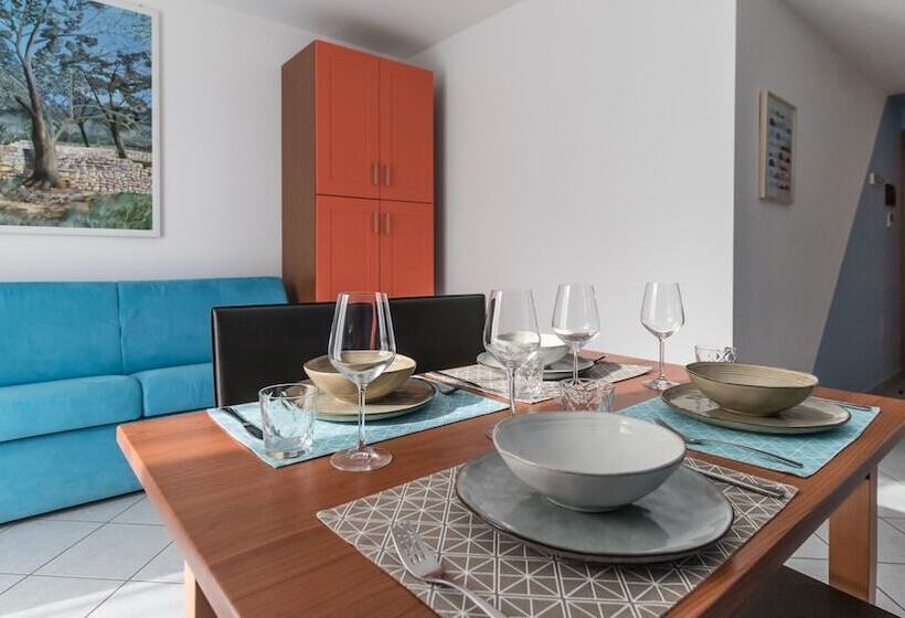 آپارتمان 1 خوابه با چشم‌انداز جانبی دریا, Residence Il Poggio