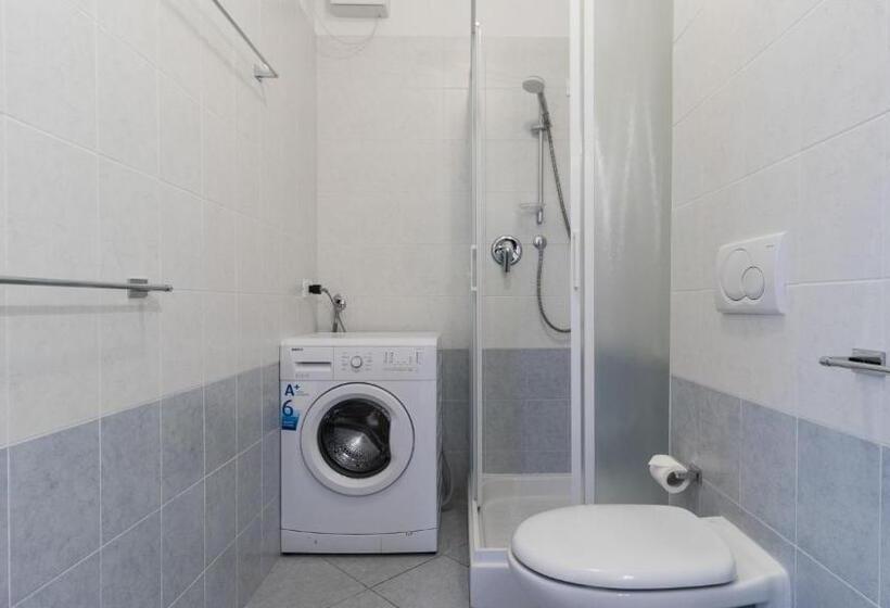 آپارتمان 1 خوابه با چشم‌انداز جانبی دریا, Residence Il Poggio
