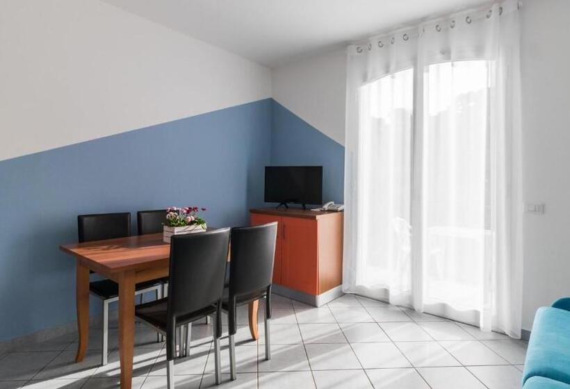 آپارتمان 1 خوابه با چشم‌انداز جانبی دریا, Residence Il Poggio