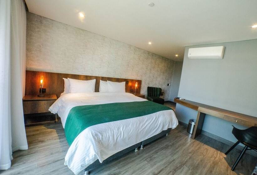 Номер Deluxe с Балконом, Café Hotel Medellín