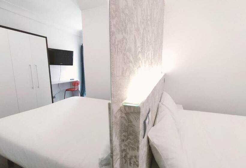 اتاق استاندارد با بالکن, Hostal Gonzala By Gaiarooms