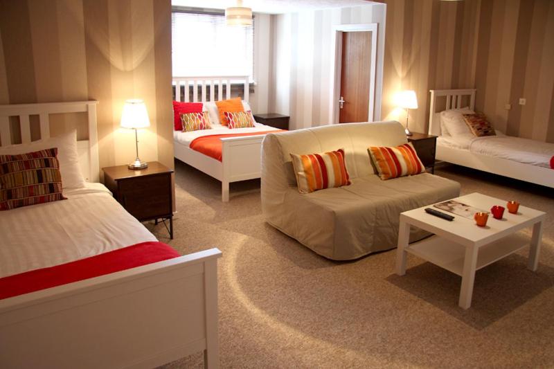 اتاق استاندارد چهار تخته, The White Hart Inn