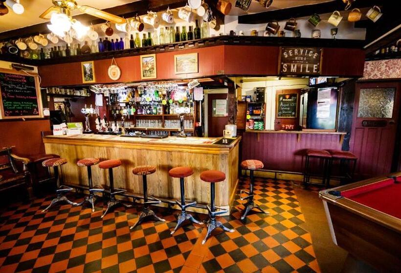 اتاق سوپریور سه تخته, The White Hart Inn