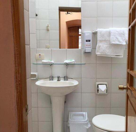 اتاق استاندارد سه نفره, Hostal La Posada De La Abuela