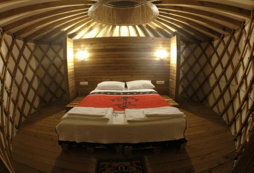 デラックスバンガロー, Chakra Beach Kabak