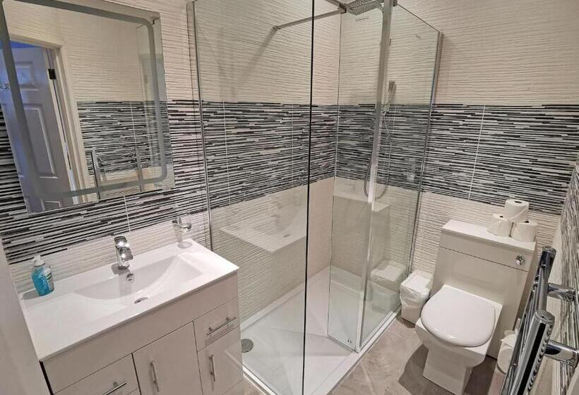 Четырехместный Номер Стандарт, Avoncot Guest House