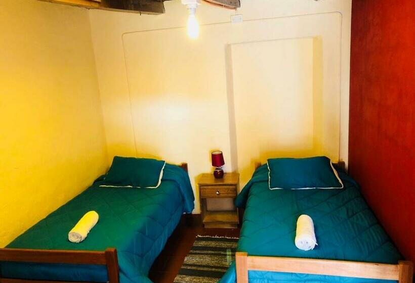 带共用浴室的标准房间, Hostal Intipara