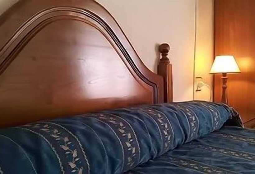 Номер Стандарт Трехместный, Hostal Restaurante La Trucha