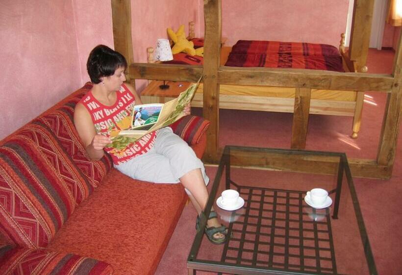 Семейный Номер, Pension & Ferienhaus Latröpchen