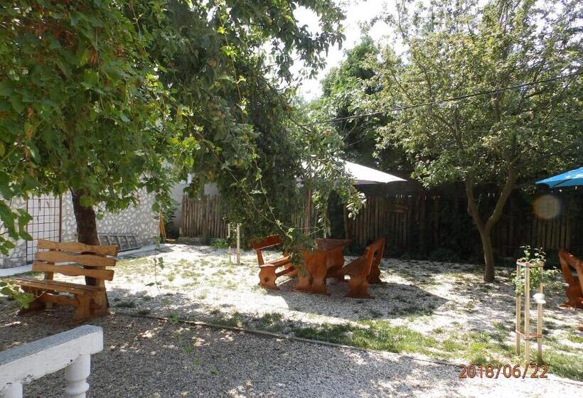 اتاق استاندارد سه تخته با چشم‌انداز باغ, Tourist Paradis Costinesti