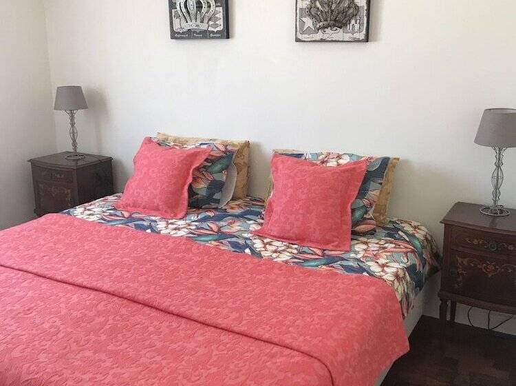 סוויטה, Petunia Guest House
