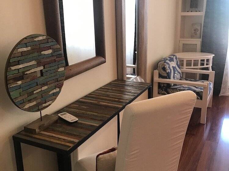 סוויטה דלוקס, Petunia Guest House