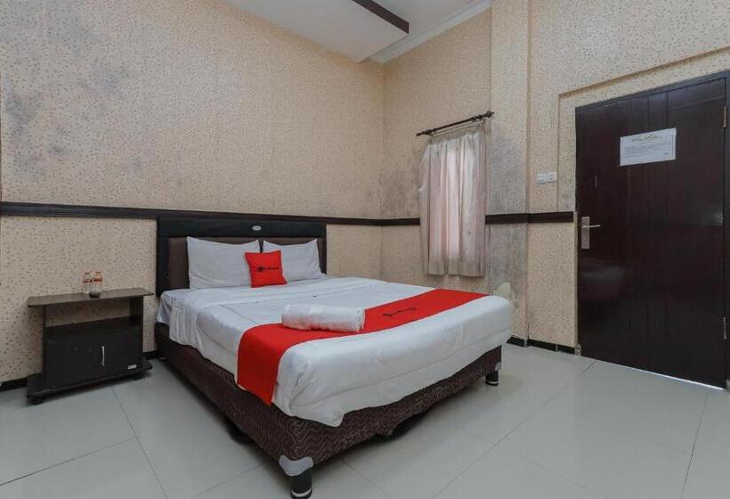 Номер Deluxe, Reddoorz Plus Near Museum Angkut Batu 4