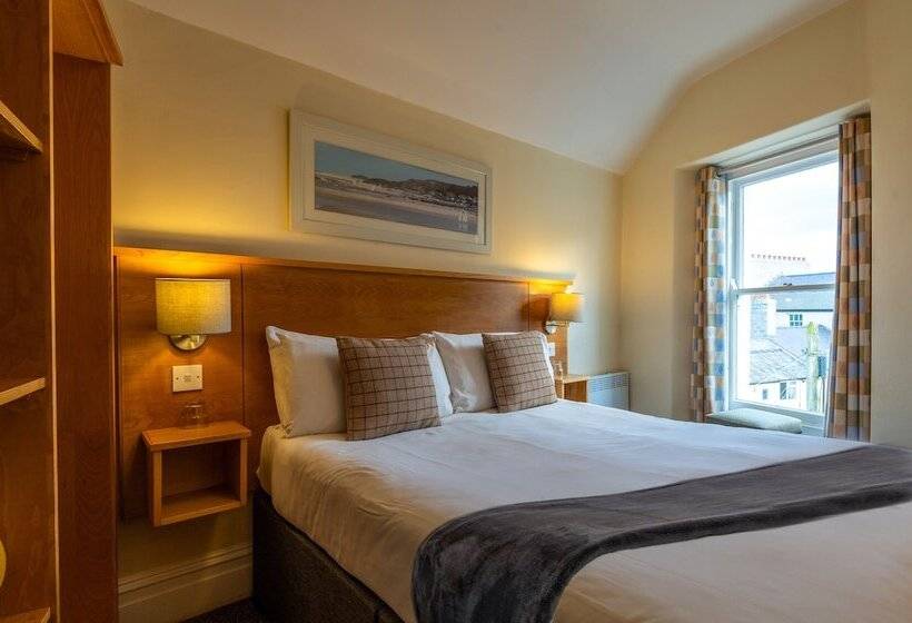 Номер Basic, Castle Court