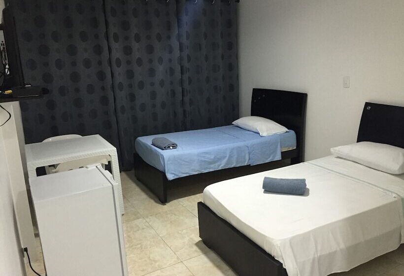 标准三人间, Hostal Central Beach