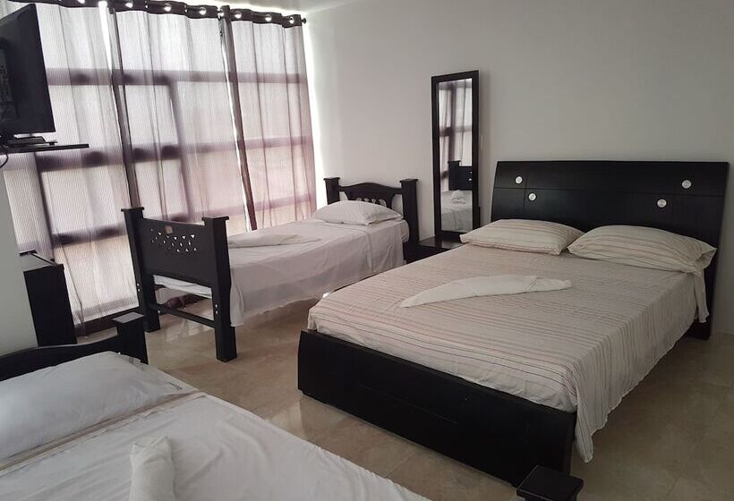 四人标准间, Hostal Central Beach