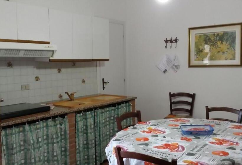 带1个卧室的带阳台的公寓, Agriturismo Greppo All Olivo