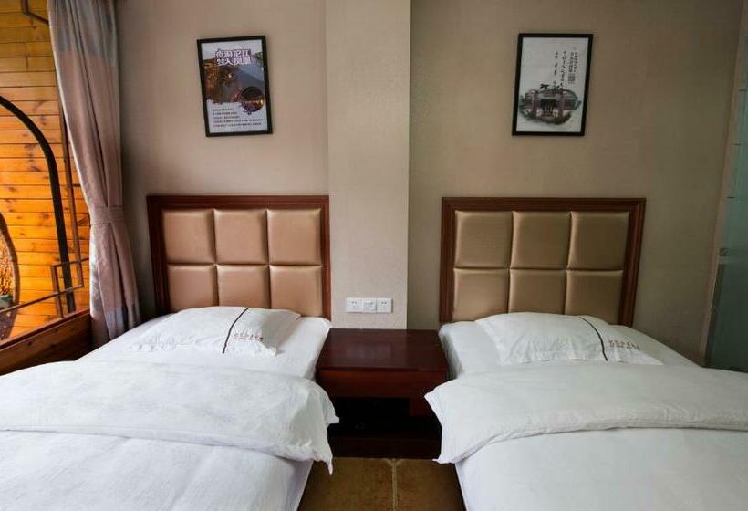 Номер Стандарт с Балконом, Fenghuang Memory Linjiang Inn