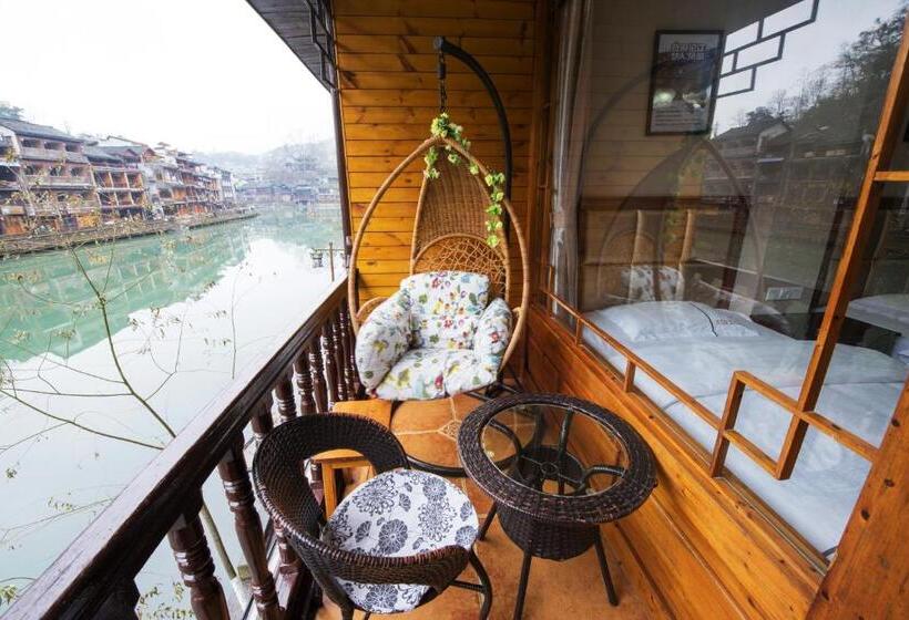 Номер Стандарт с Балконом, Fenghuang Memory Linjiang Inn