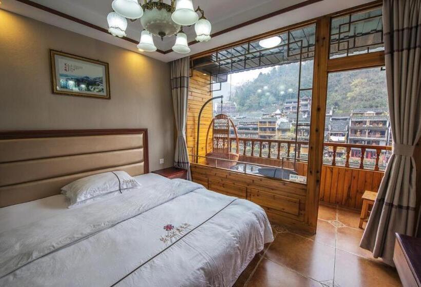Номер Стандарт с Балконом, Fenghuang Memory Linjiang Inn