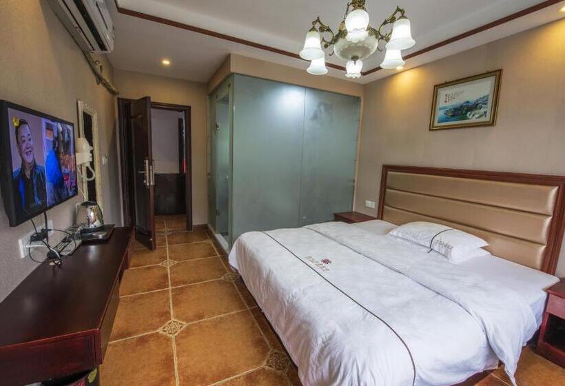 Номер Стандарт с Балконом, Fenghuang Memory Linjiang Inn