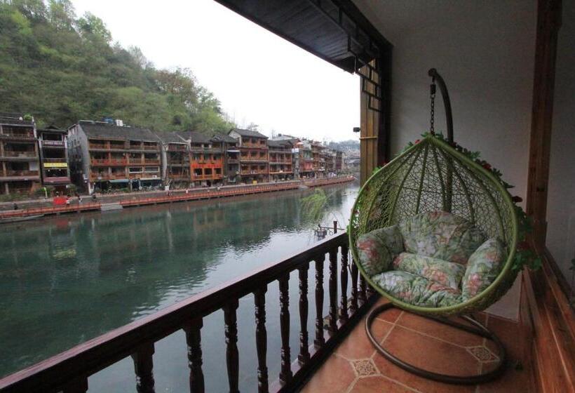 Номер Стандарт с Балконом, Fenghuang Memory Linjiang Inn