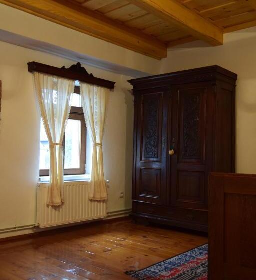 اتاق لوکس, Casa Saseasca