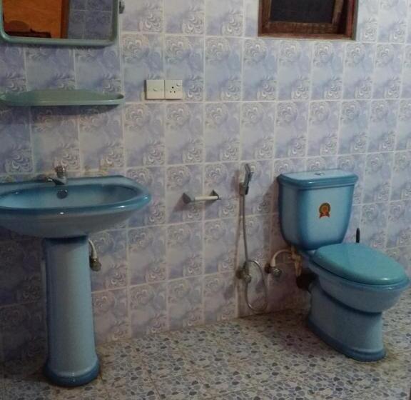 اتاق استاندارد, Pathum Family Home
