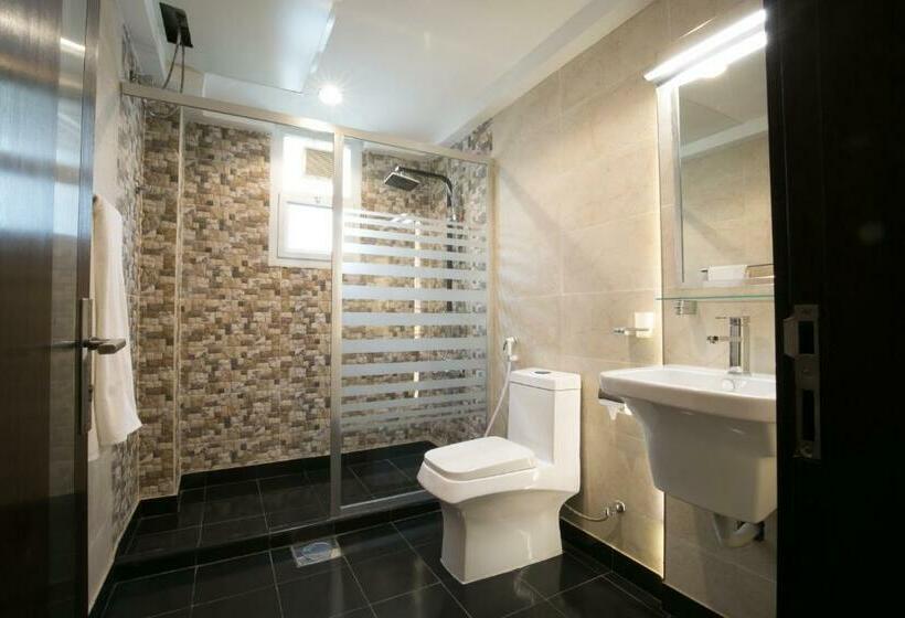 اتاق لوکس با تخت بزرگ, Regent Hotel Apartments