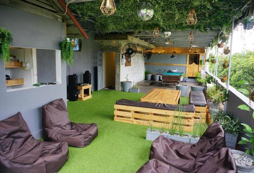 스탠다드 룸 공동 욕실, Kokos Hostel Padang City