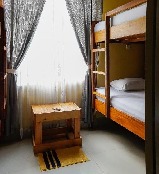 اتاق استاندارد با سرویس بهداشتی مشترک, Kokos Hostel Padang City