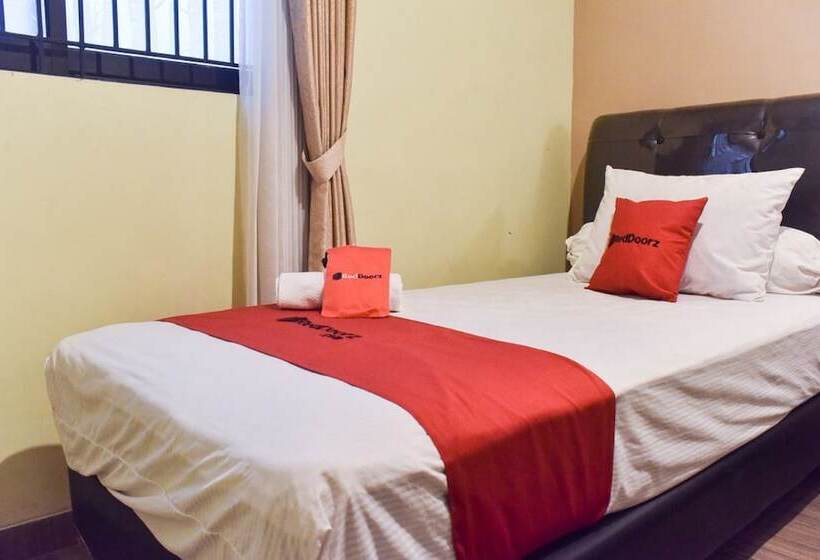 Номер Стандарт, Reddoorz Near Surabaya Town Square