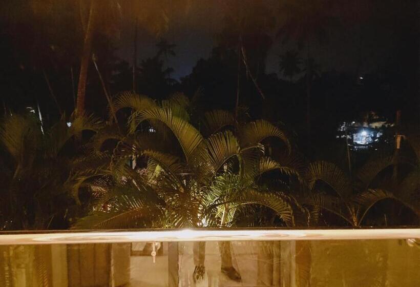 Номер Стандарт с Балконом, Regenta Central North Goa, Arpora