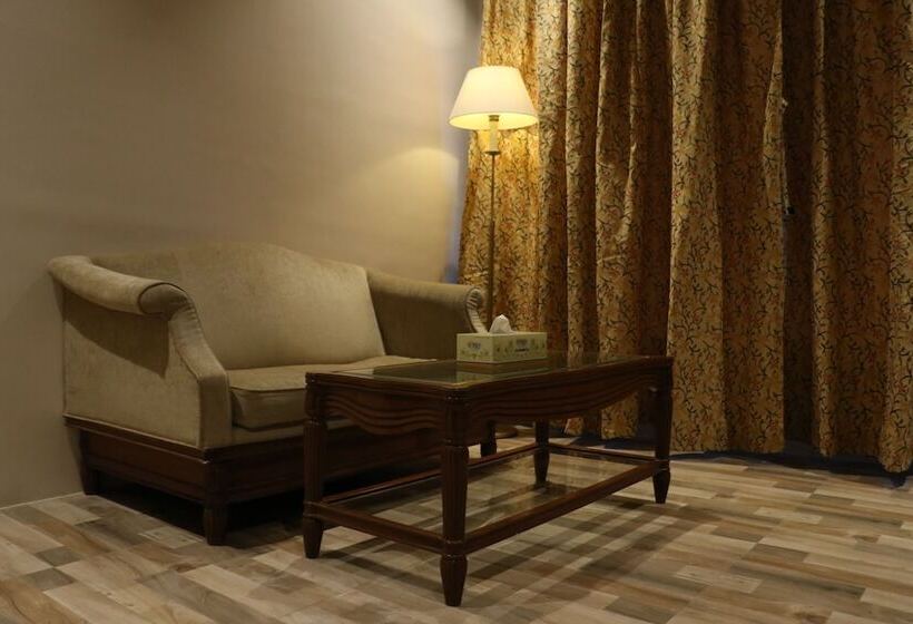 Номер Клуб, Shelke S Vintage Inn