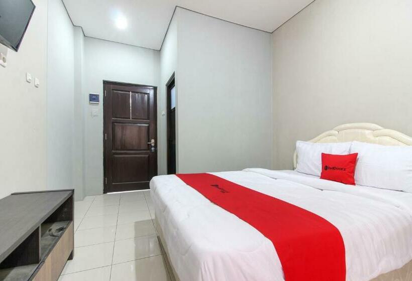 Номер Стандарт, Reddoorz Near Solo Balapan Station 2