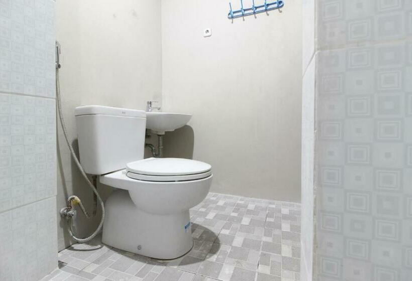 Номер Стандарт, Reddoorz Near Solo Balapan Station 2