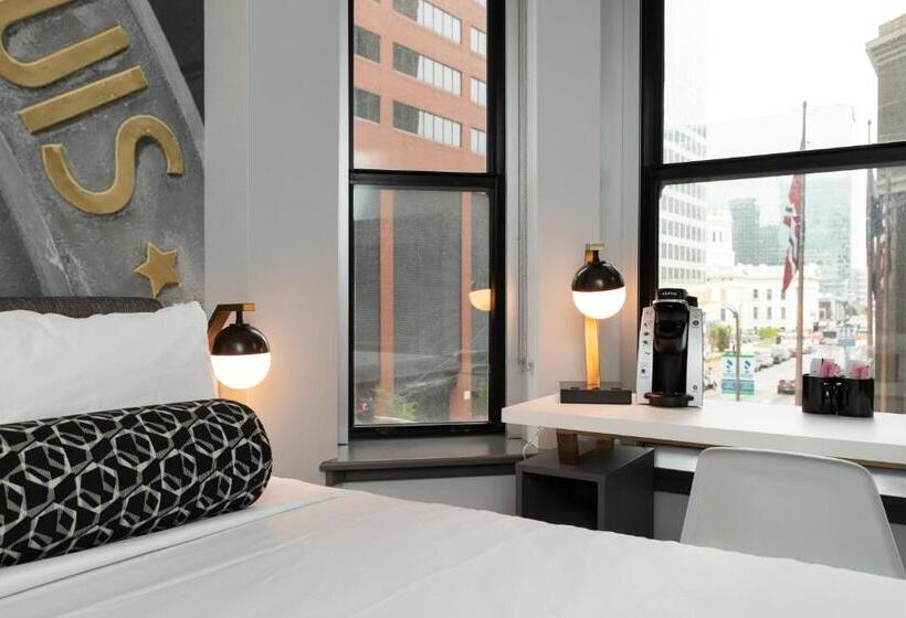 חדר דחוקס עם מיטת קינג, Indigo   St. Louis   Downtown, An Ihg