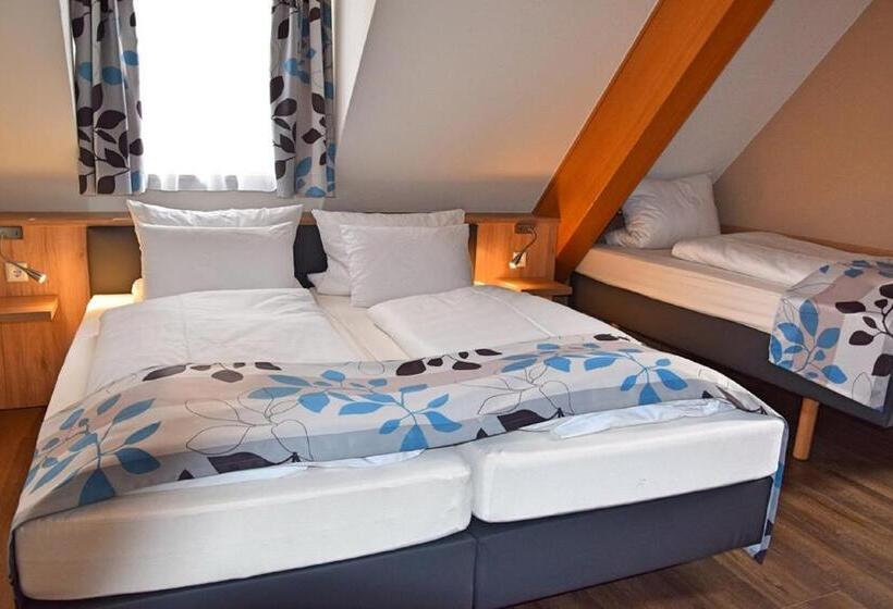 Номер Стандарт Трехместный, Cafe Hotel Altreuter