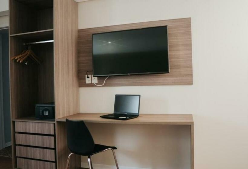 חדר דלוקס לשלושה, Golden Inn Lafaiete