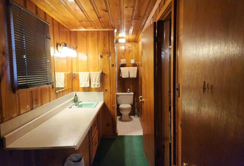 Люкс, Eagle Nest Fly Shack & Lodge