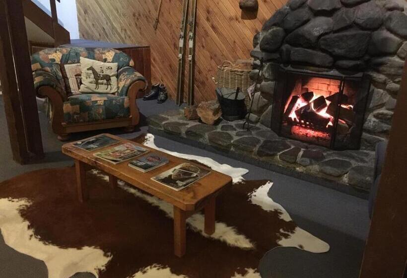Номер Economy с общей ванной комнатой, Adventure Lodge And Motels And Tongariro Crossing Track Transport